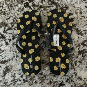 Sunflower flip flops 🌻